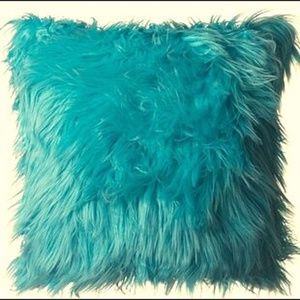TWO THROW PILLOW HAND MADE (TURQUOISE)